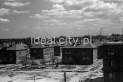 Wczesna zabudowa Nowej Huty, Osiedle Wandy, widok w kierunku kombinatu metalurigicznego im. W.I. Lenina, początek lat 50. XX wieku. Nowa Huta, Kraków.

fot. Henryk Makarewicz/idealcity.pl



Dofinansowano z Regionalnego Programu Operacyjnego Województwa Małopolskiego na lata 2014-2020

Dofinansowano ze środków Ministra Kultury i Dziedzictwa Narodowego