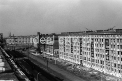 Widok z osiedla A-31 (Centrum A) w kierunku budynków mieszkalnych na osiedlu B-31 (Centrum B) na alei Lenina (obecnie alei Solidarności), w tle widoczny Plac Centralny oraz osiedle D-31 (Centrum D), l.50.XX w.

fot. Henryk Makarewicz/idealcity.pl

Dofinansowano z Regionalnego Programu Operacyjnego Województwa Małopolskiego na lata 2014-2020

Dofinansowano ze środków Ministra Kultury i Dziedzictwa Narodowego
